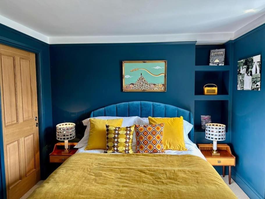 Stylish Retro Hotel Room Above Pub Shepton Mallet Esterno foto