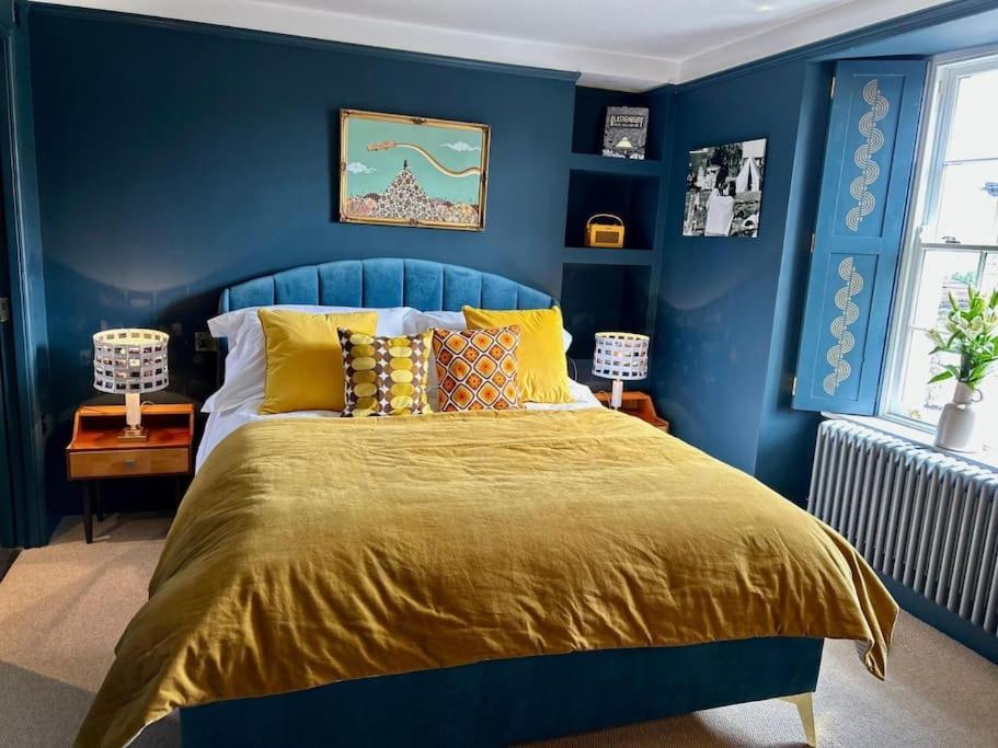 Stylish Retro Hotel Room Above Pub Shepton Mallet Esterno foto