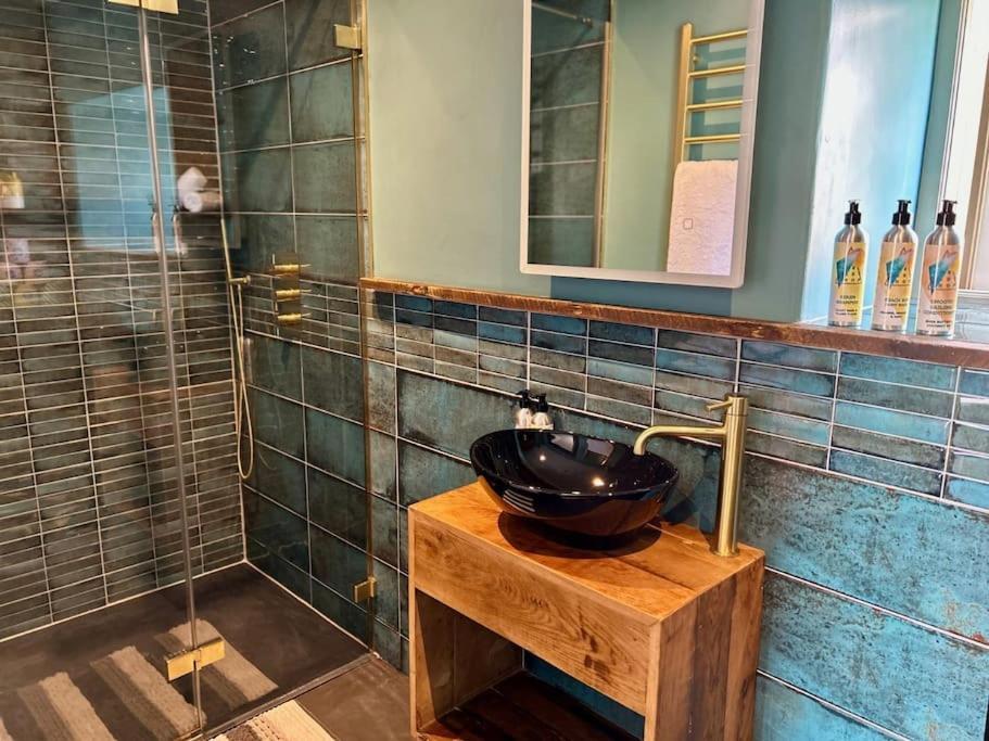 Stylish Retro Hotel Room Above Pub Shepton Mallet Esterno foto